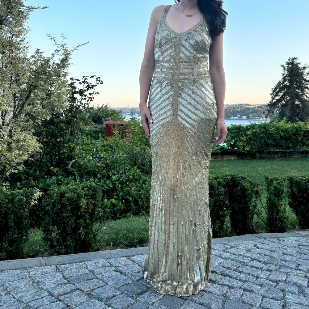 Theia gold sequin dress. Size 0. Perfect condition worn once.